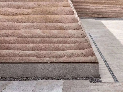 某主题公园建筑用卓能达土壤固化剂做夯土墙